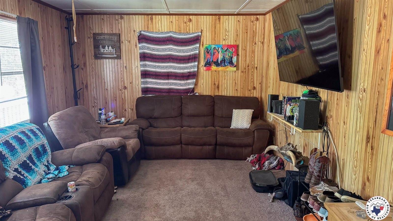 305,307 & 307A Georgia St, Queen City, TX 75572