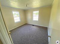 305,307 & 307A Georgia St, Queen City, TX 75572