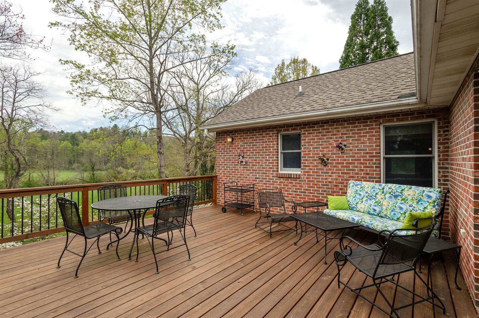 1420 Patriots Drive, Hendersonville, NC 28739
