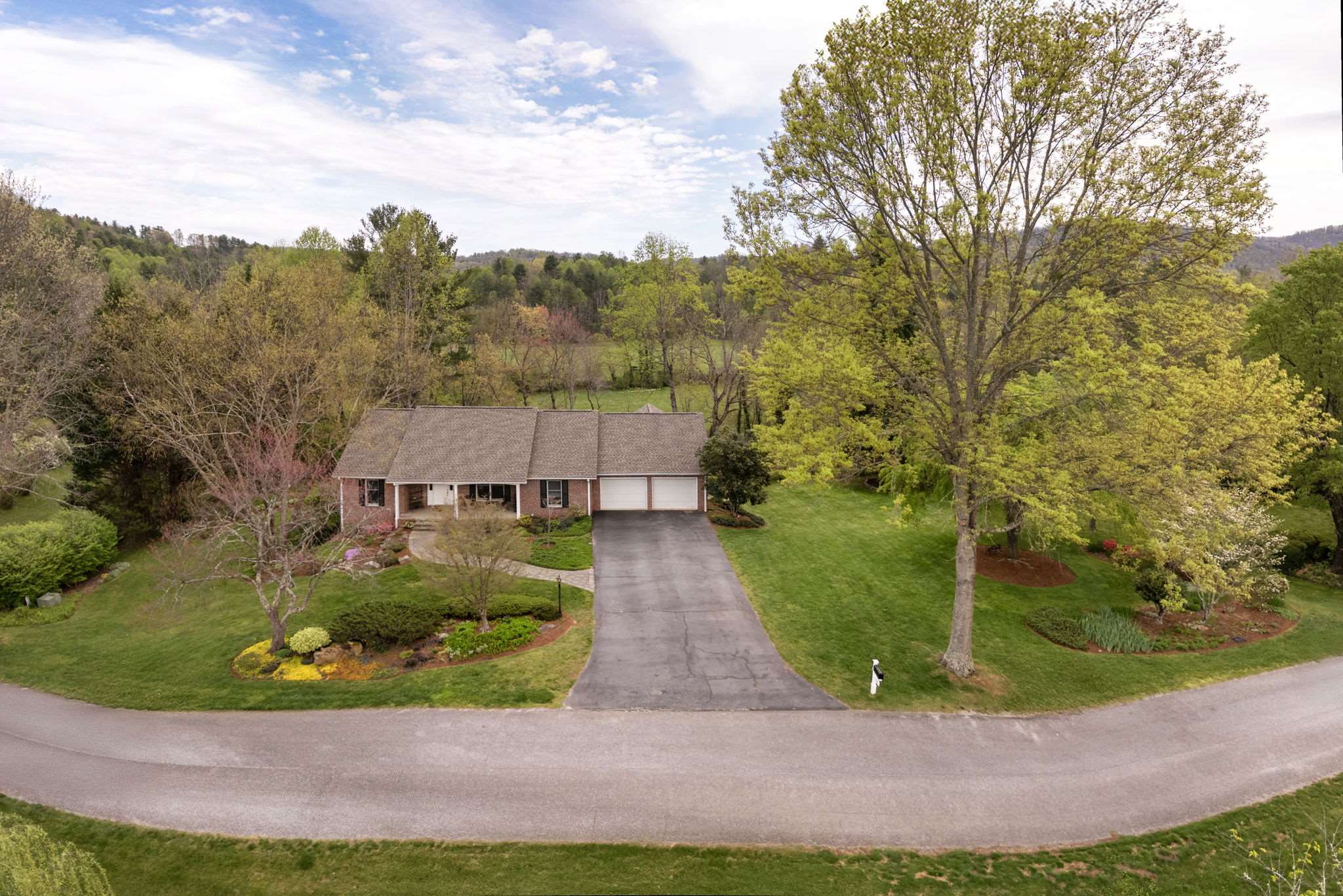 1420 Patriots Drive, Hendersonville, NC 28739