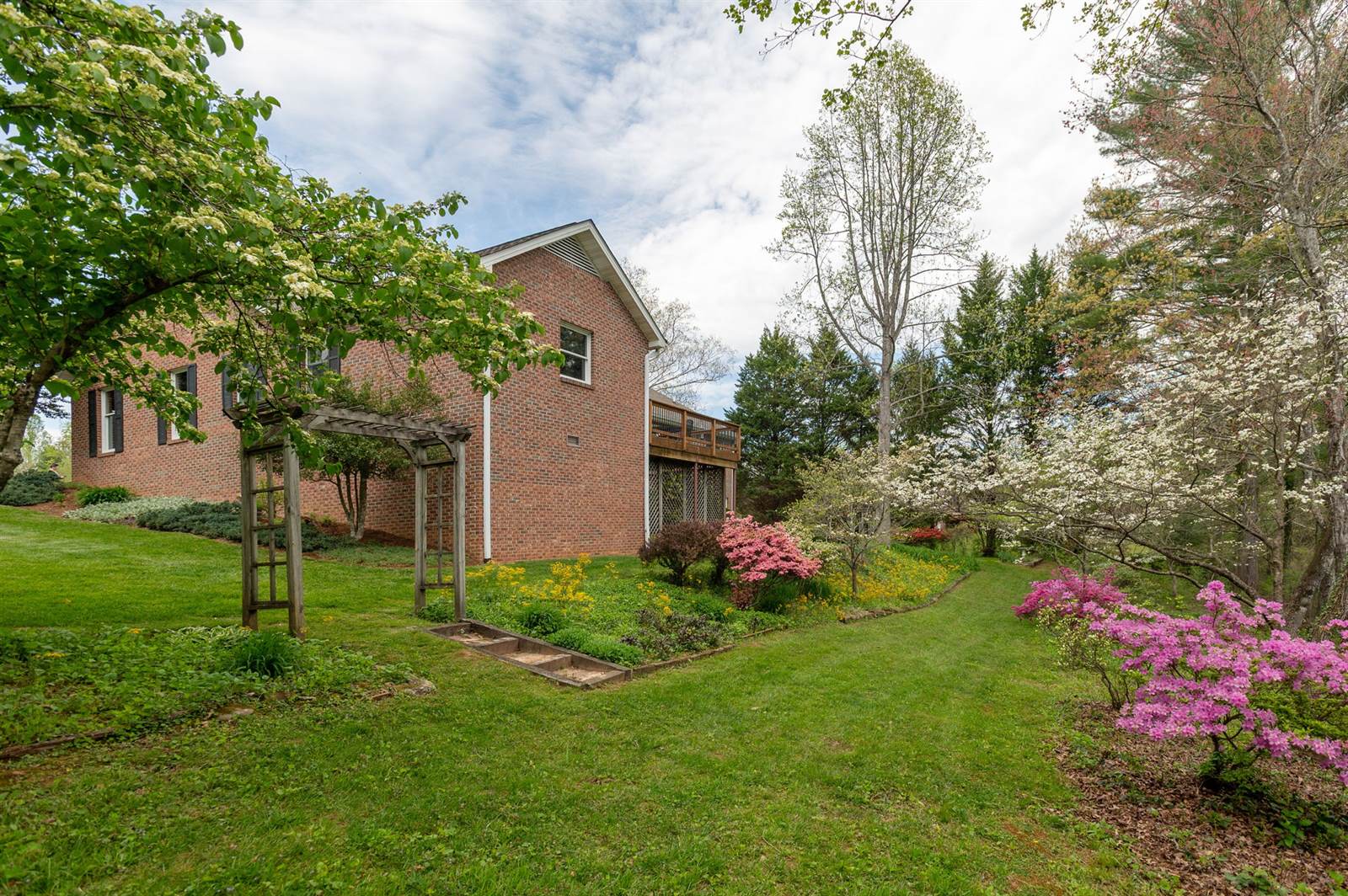 1420 Patriots Drive, Hendersonville, NC 28739