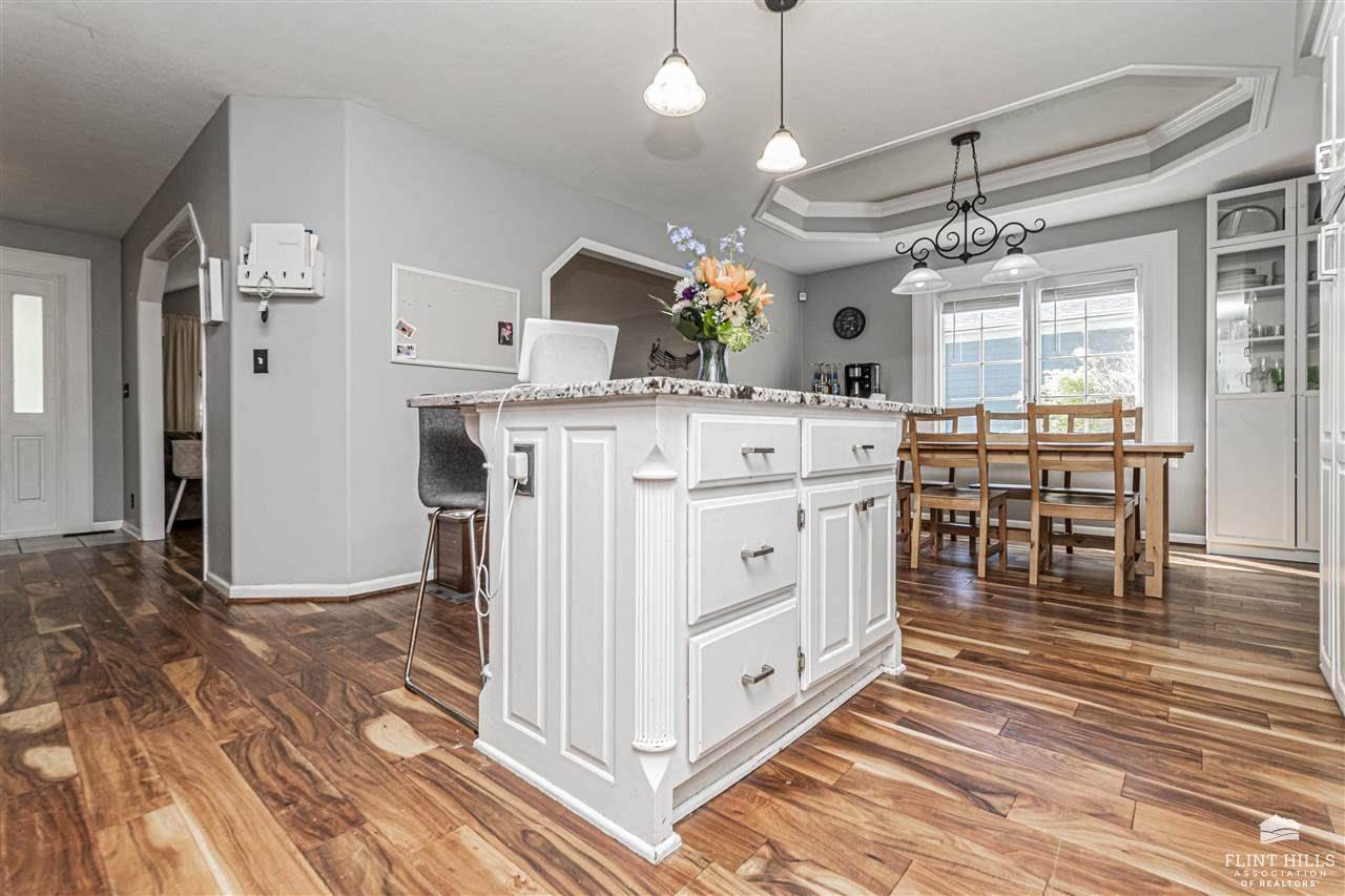 2505 Meadowood Drive, Manhattan, KS 66502