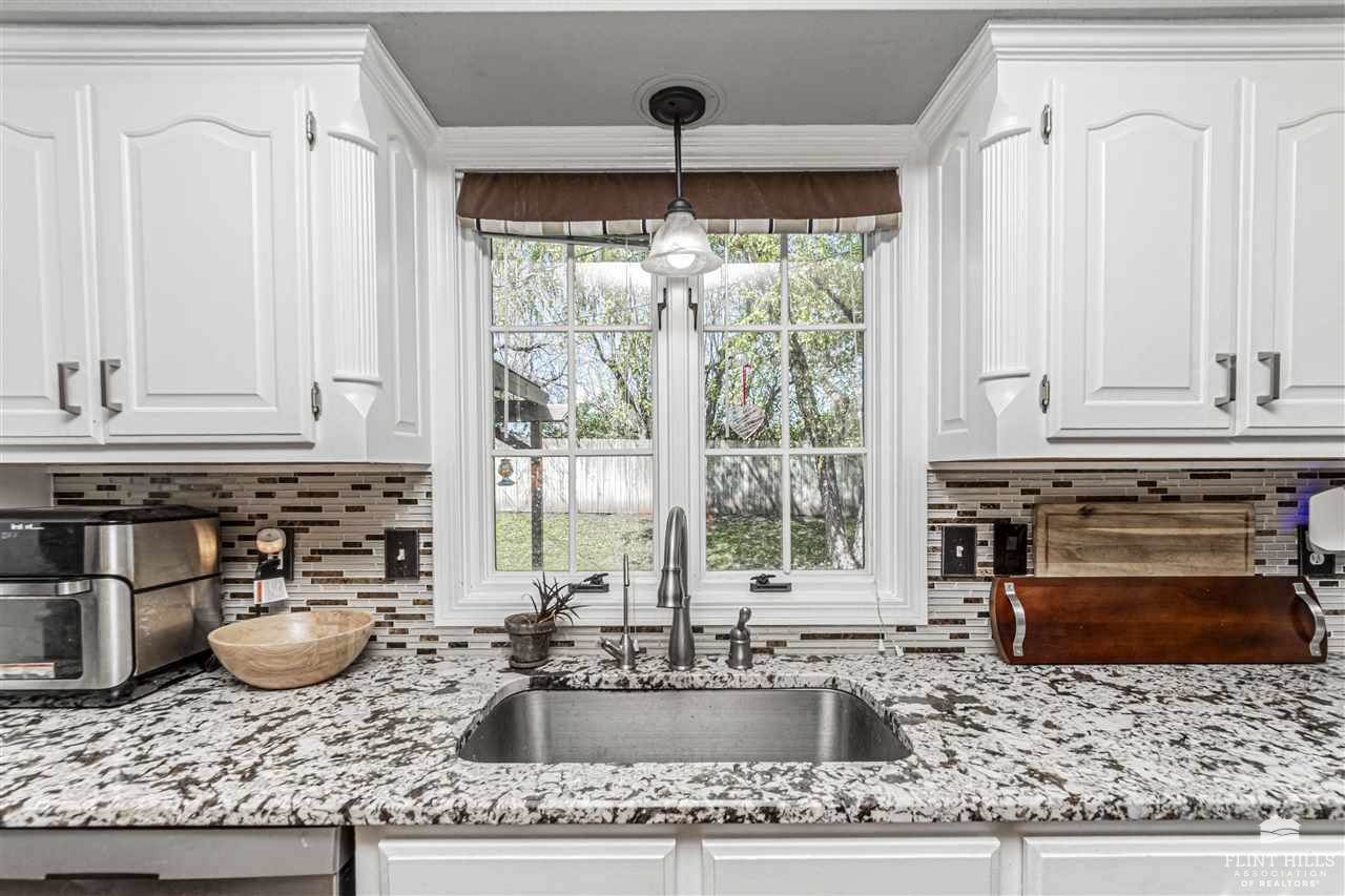 2505 Meadowood Drive, Manhattan, KS 66502