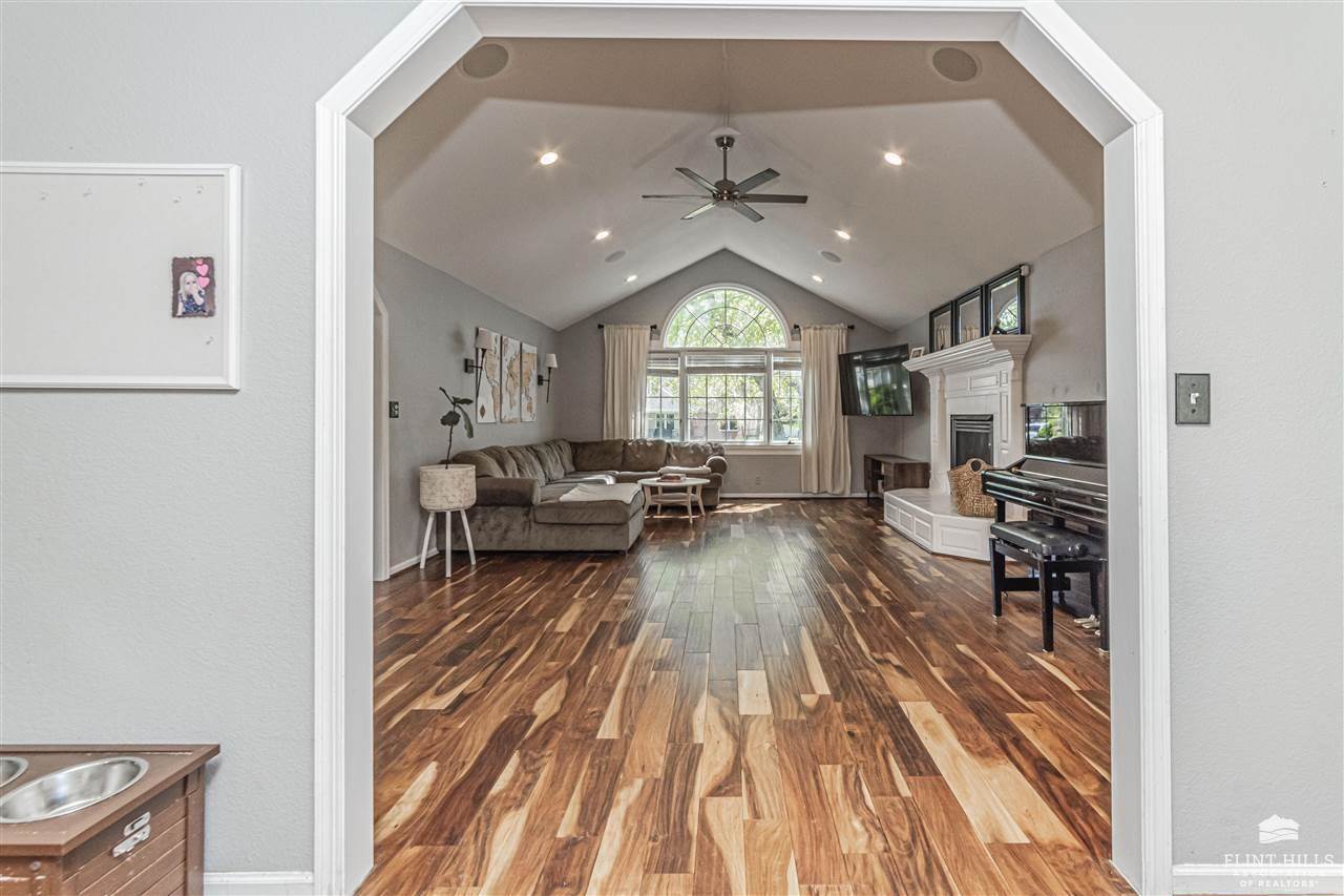 2505 Meadowood Drive, Manhattan, KS 66502