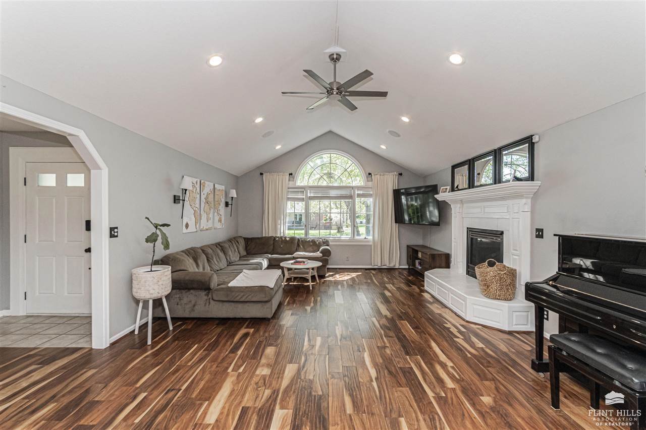 2505 Meadowood Drive, Manhattan, KS 66502