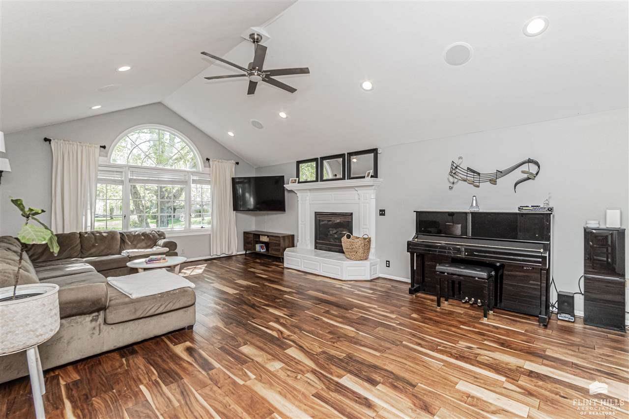 2505 Meadowood Drive, Manhattan, KS 66502