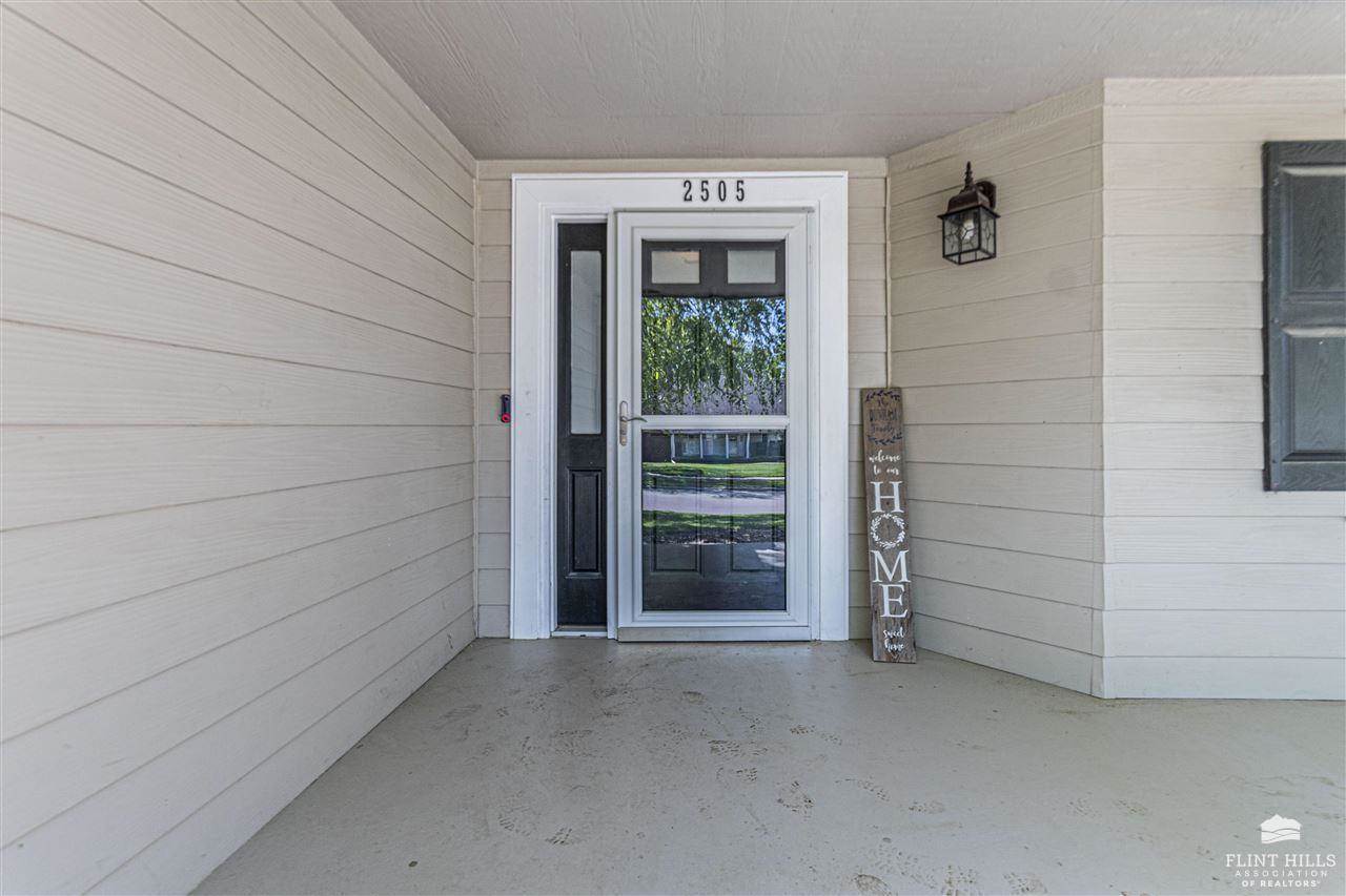 2505 Meadowood Drive, Manhattan, KS 66502