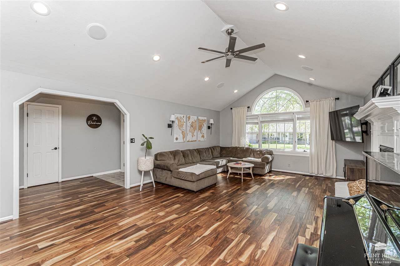 2505 Meadowood Drive, Manhattan, KS 66502