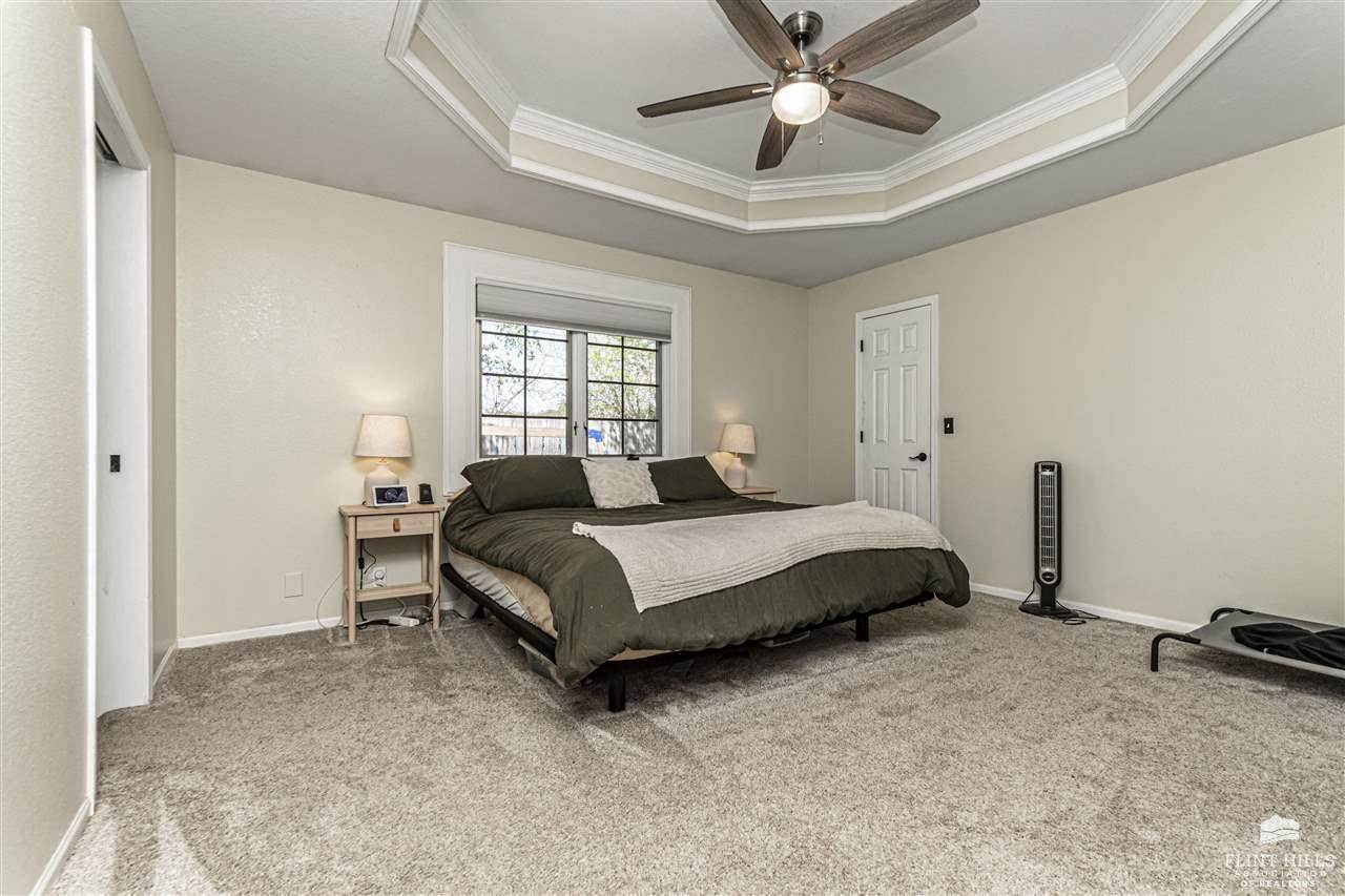 2505 Meadowood Drive, Manhattan, KS 66502