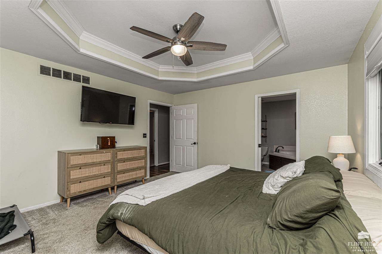 2505 Meadowood Drive, Manhattan, KS 66502