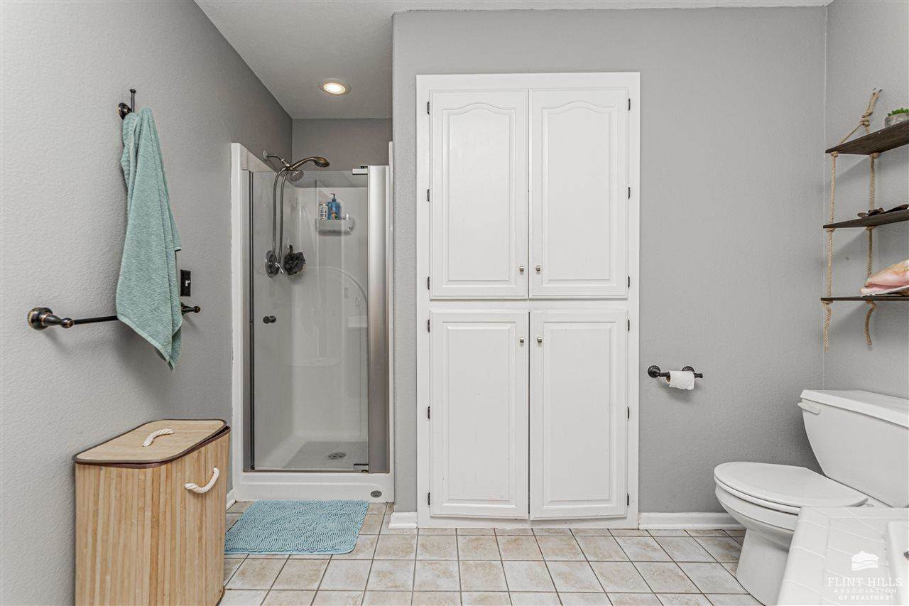 2505 Meadowood Drive, Manhattan, KS 66502