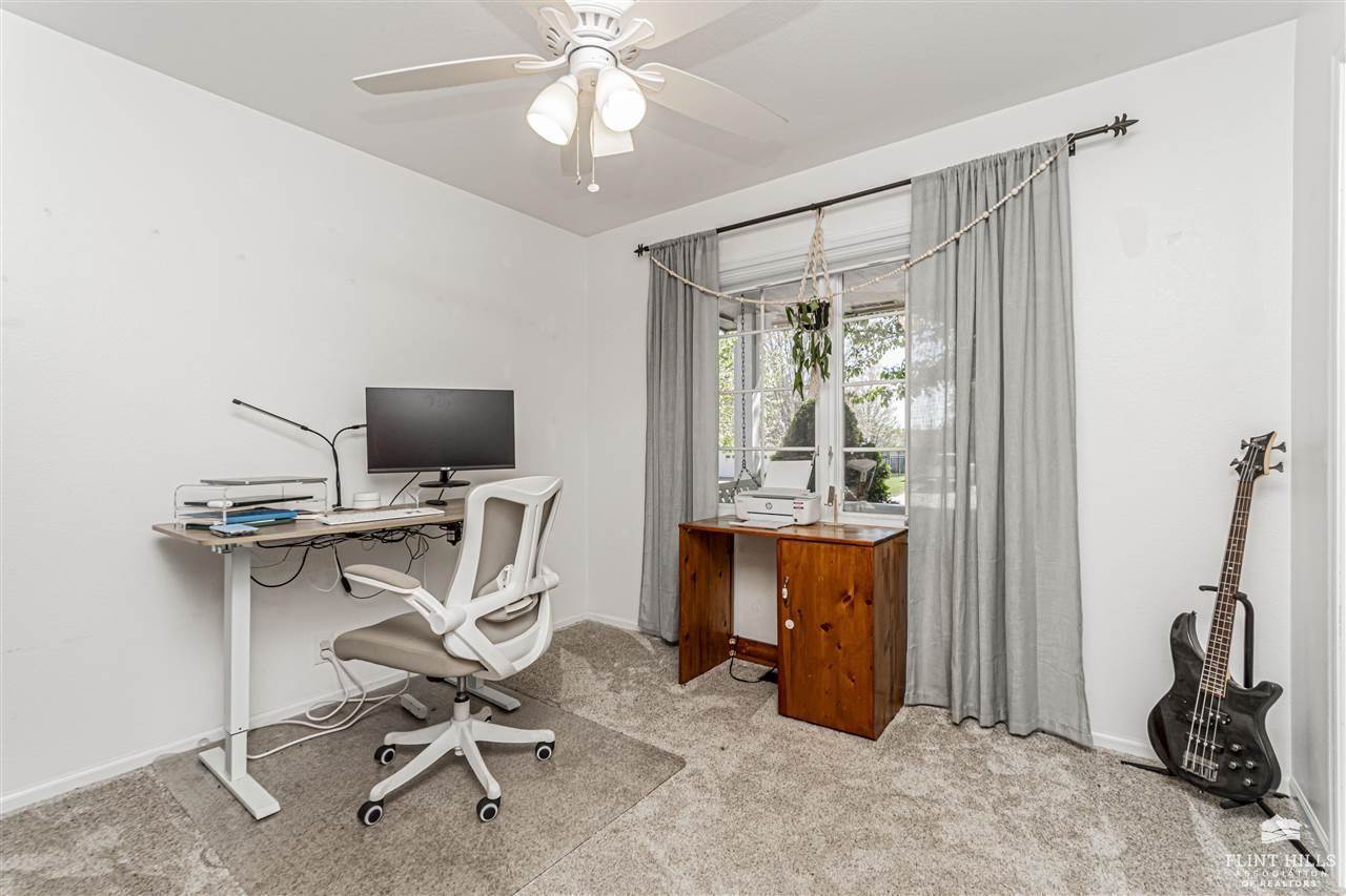 2505 Meadowood Drive, Manhattan, KS 66502