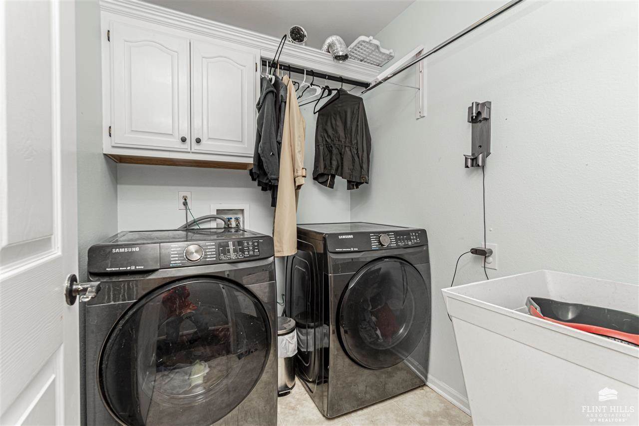 2505 Meadowood Drive, Manhattan, KS 66502