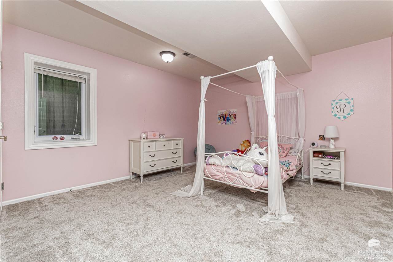 2505 Meadowood Drive, Manhattan, KS 66502