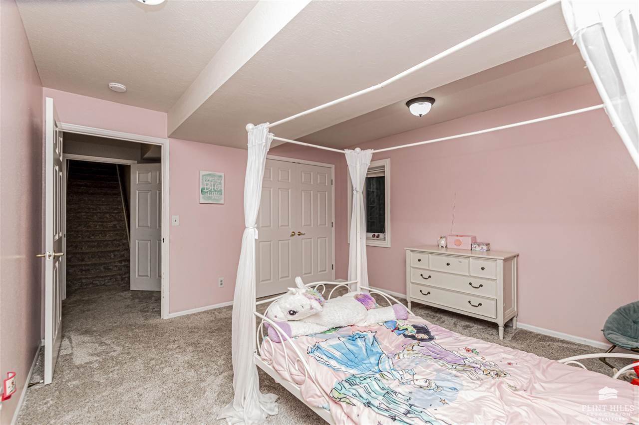 2505 Meadowood Drive, Manhattan, KS 66502