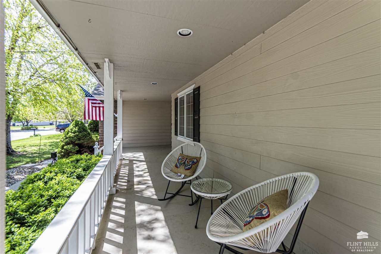 2505 Meadowood Drive, Manhattan, KS 66502