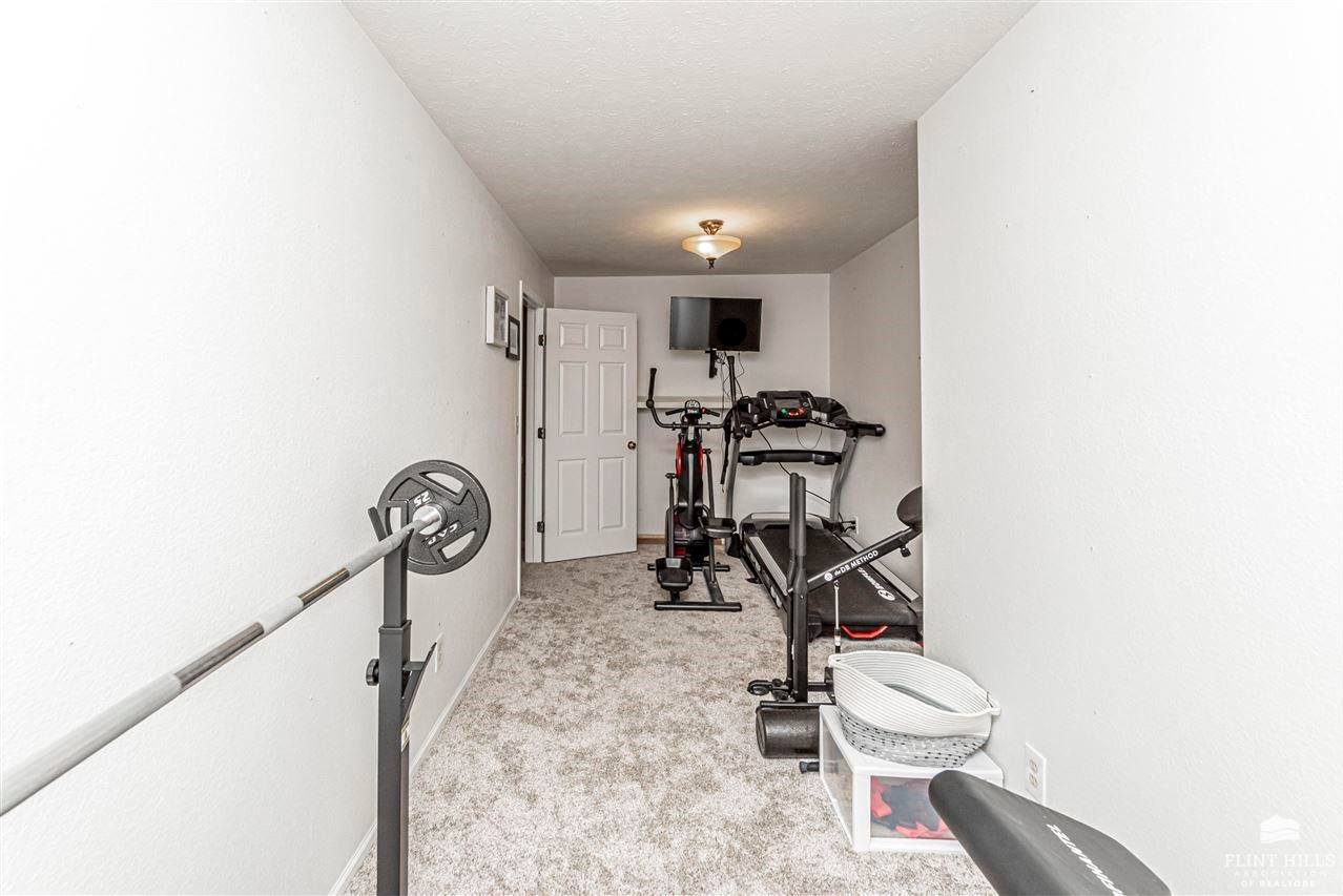 2505 Meadowood Drive, Manhattan, KS 66502