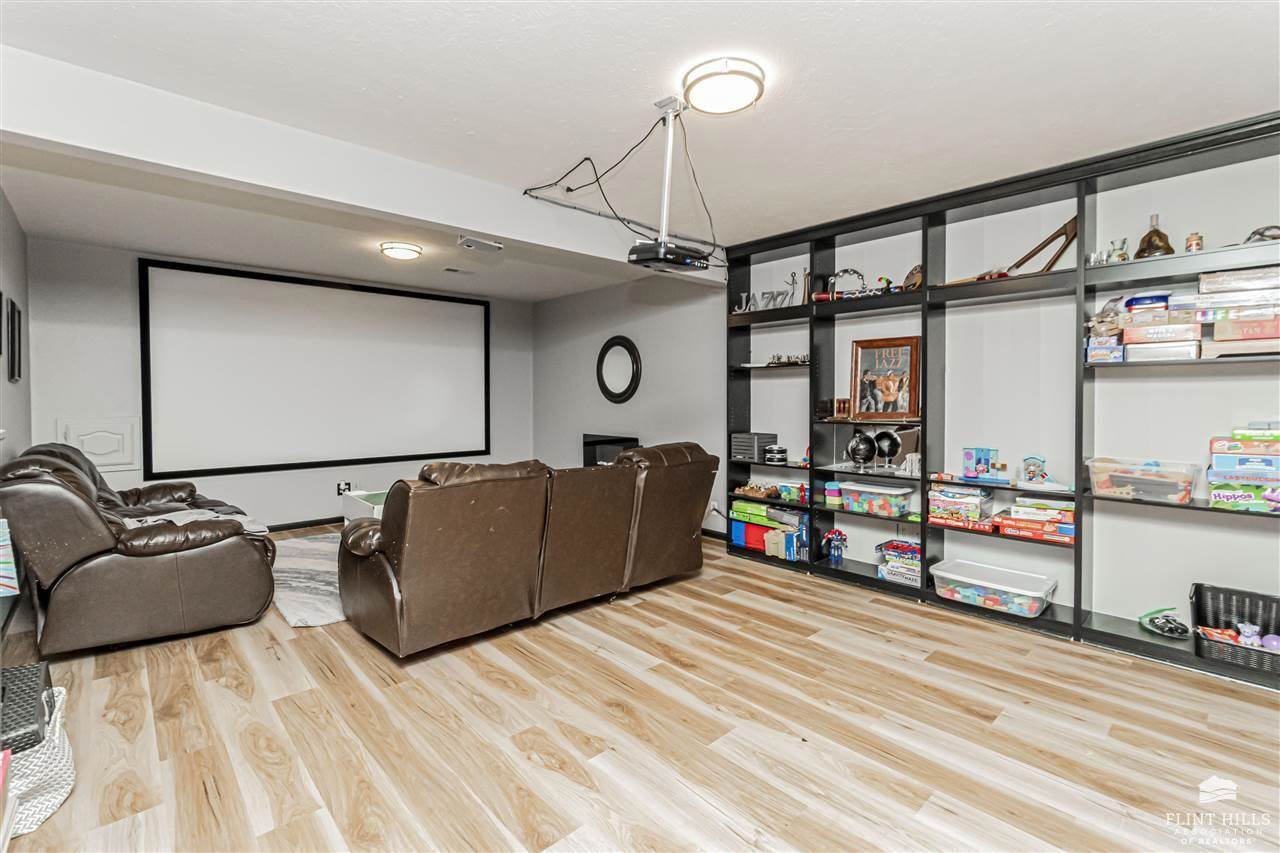 2505 Meadowood Drive, Manhattan, KS 66502