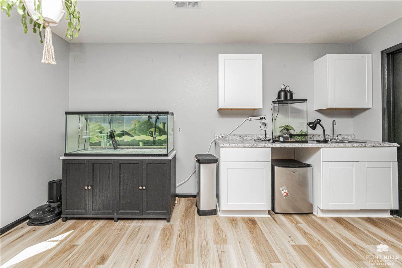 2505 Meadowood Drive, Manhattan, KS 66502