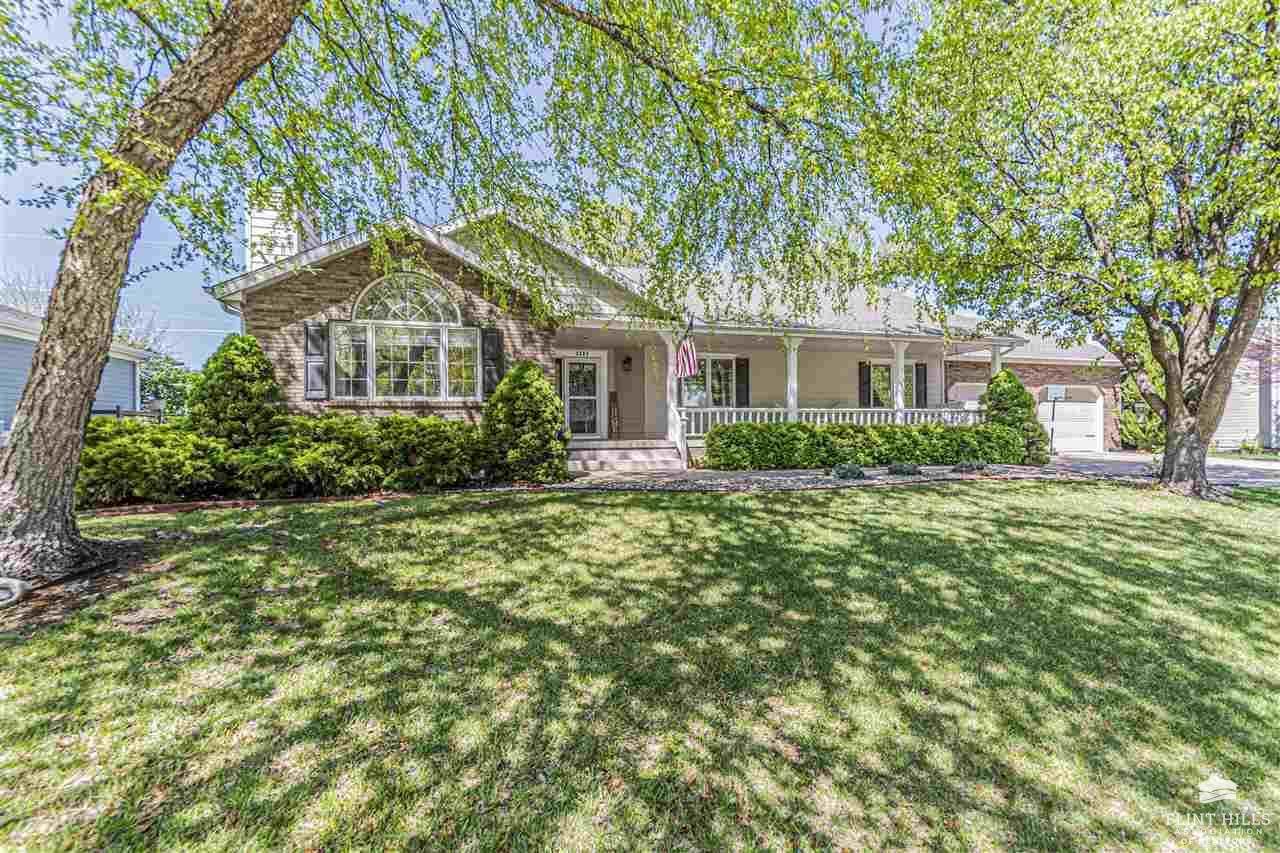 2505 Meadowood Drive, Manhattan, KS 66502