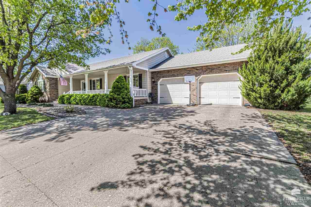 2505 Meadowood Drive, Manhattan, KS 66502