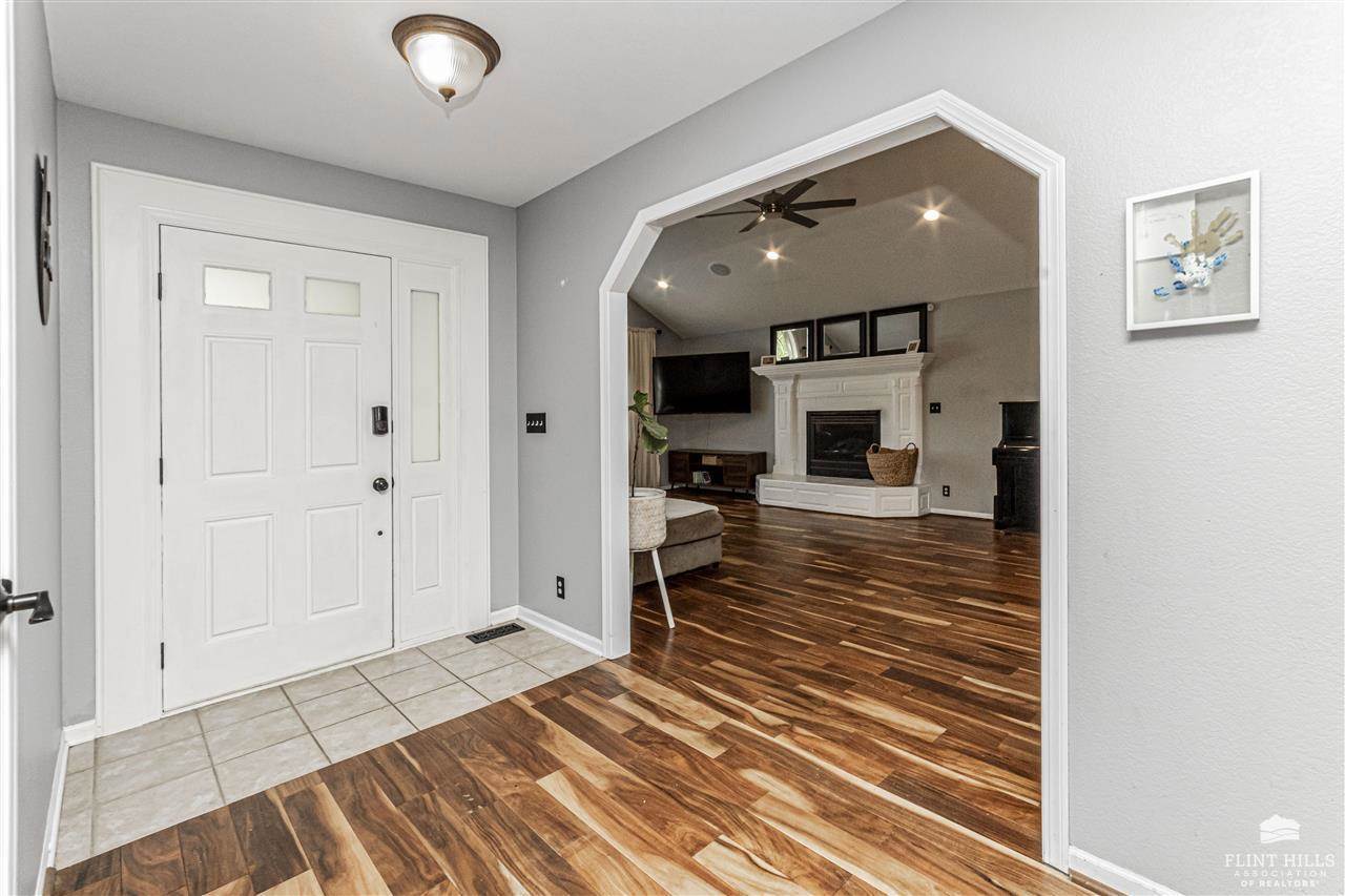 2505 Meadowood Drive, Manhattan, KS 66502