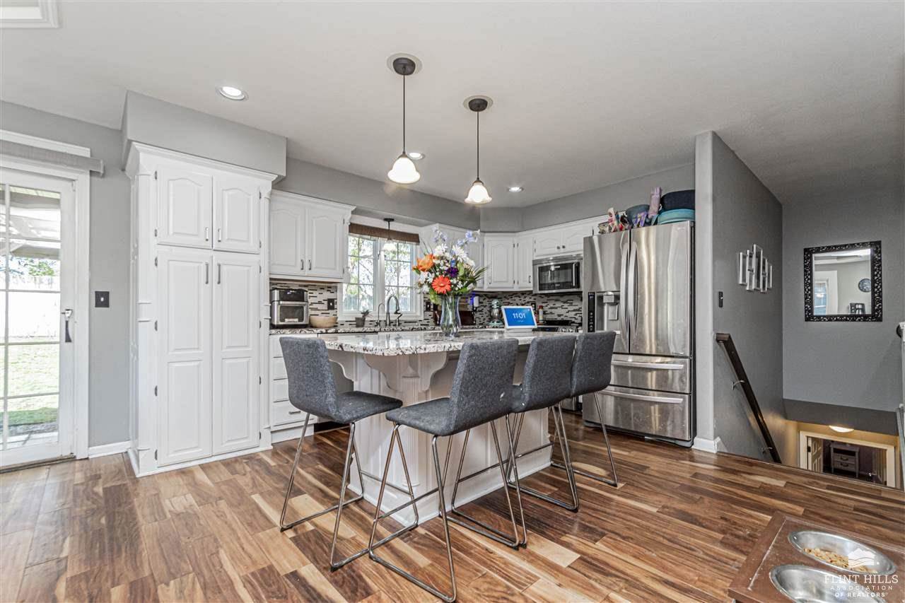 2505 Meadowood Drive, Manhattan, KS 66502