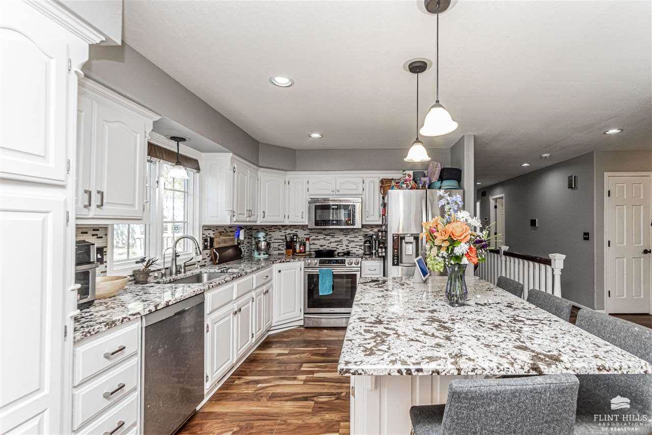 2505 Meadowood Drive, Manhattan, KS 66502