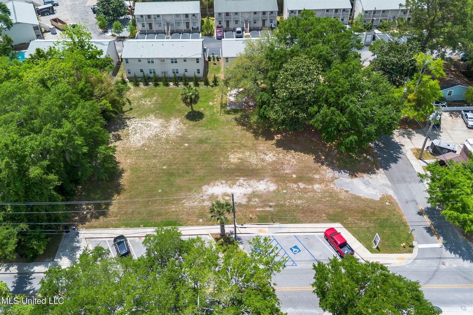 516 Porter Avenue, Ocean Springs, MS 39564