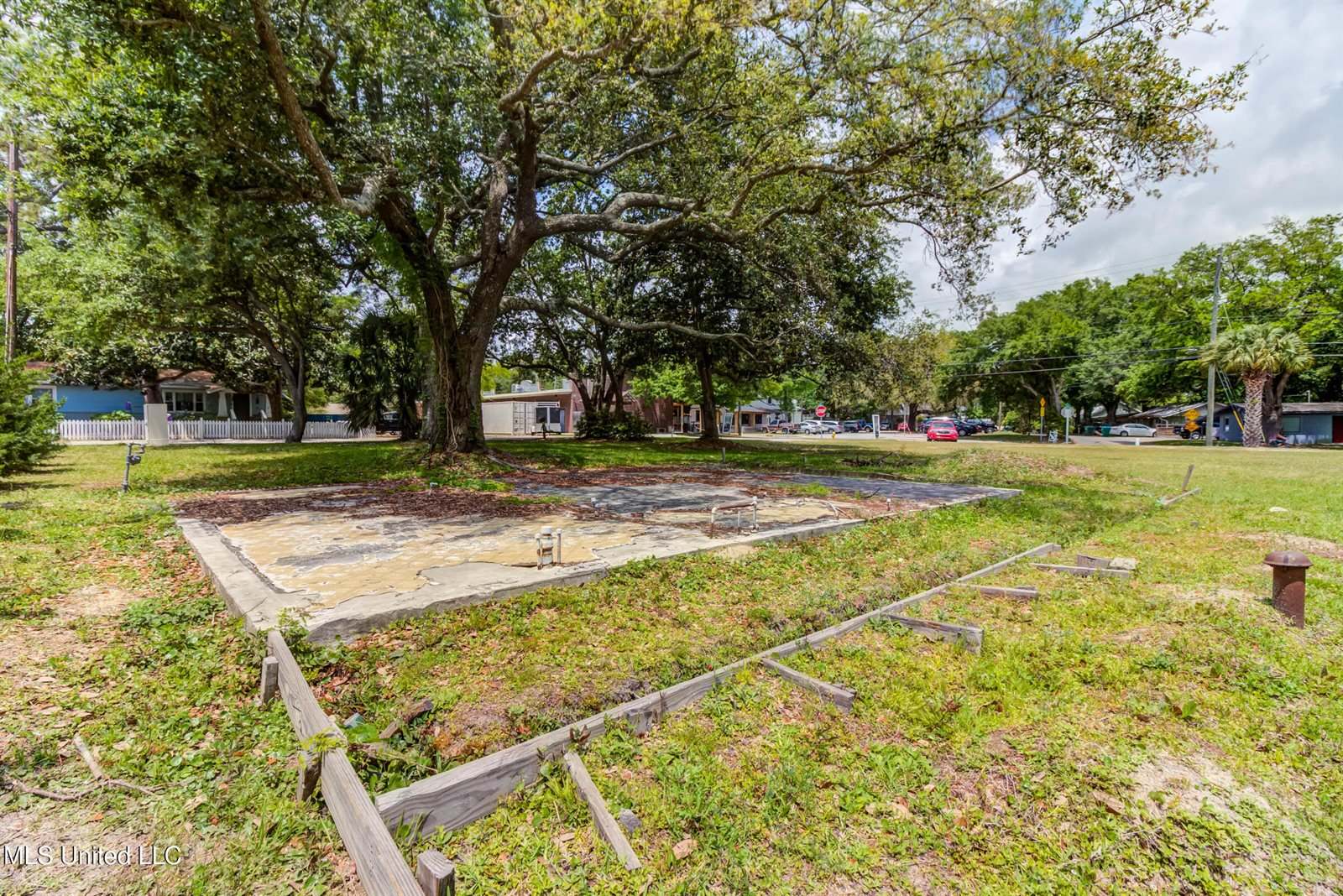 516 Porter Avenue, Ocean Springs, MS 39564