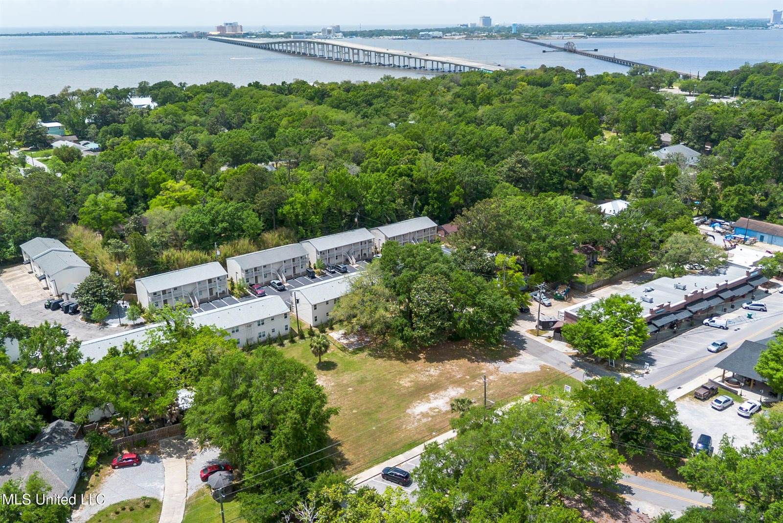 516 Porter Avenue, Ocean Springs, MS 39564