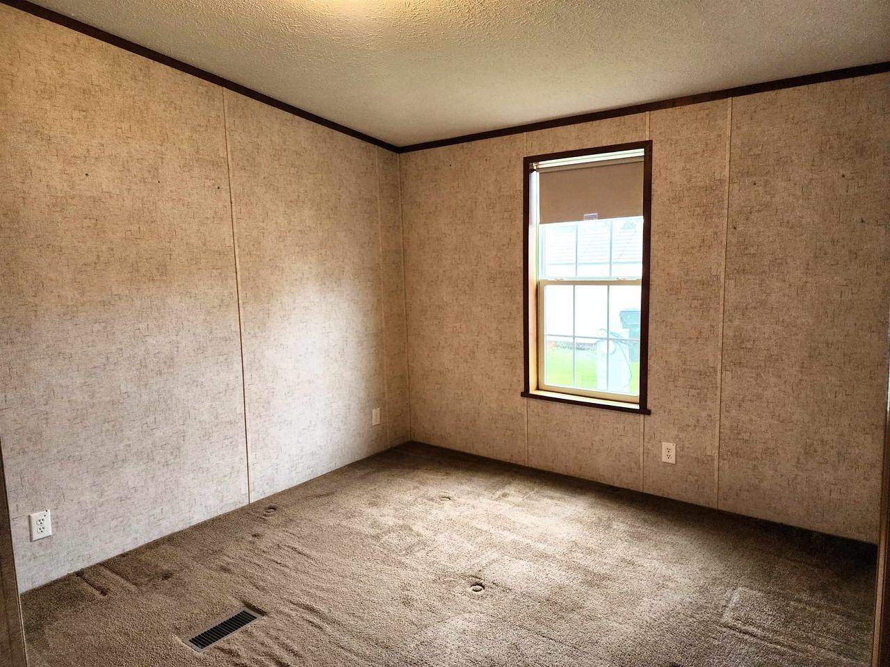 897 E Lake St #114, Lake Mills, WI 53551