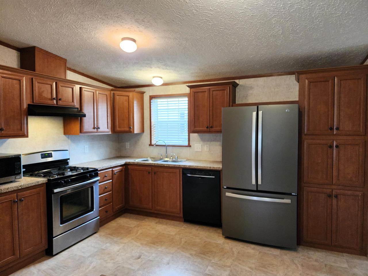 897 E Lake St #114, Lake Mills, WI 53551