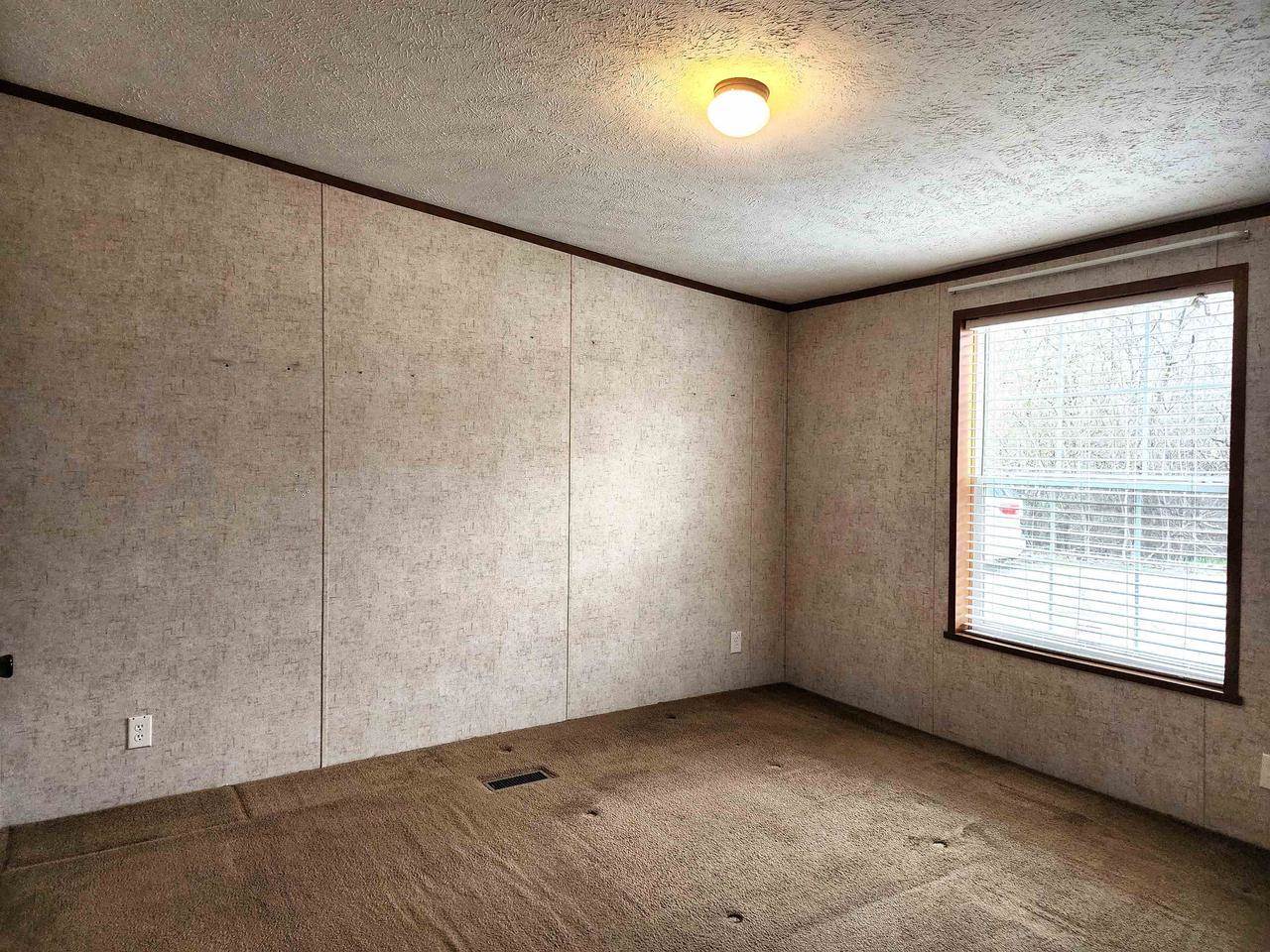 897 E Lake St #114, Lake Mills, WI 53551