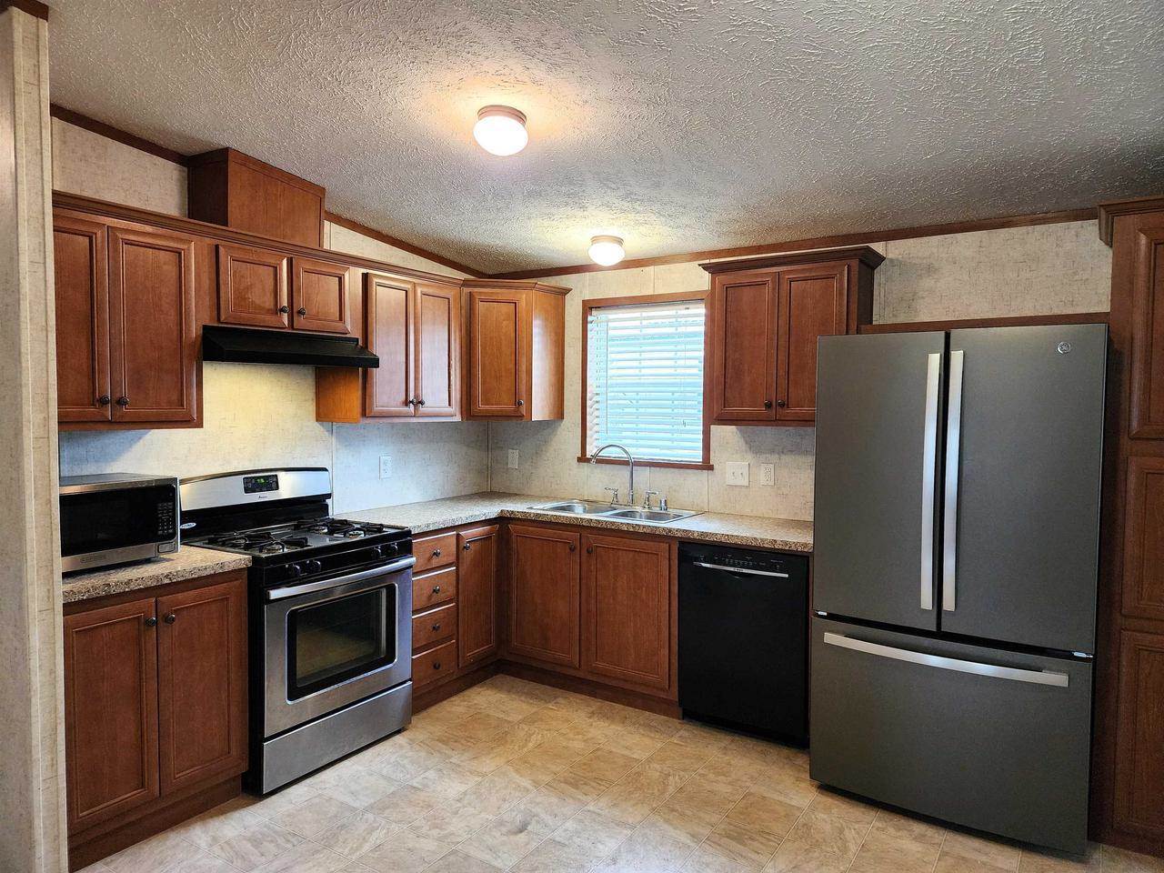 897 E Lake St #114, Lake Mills, WI 53551