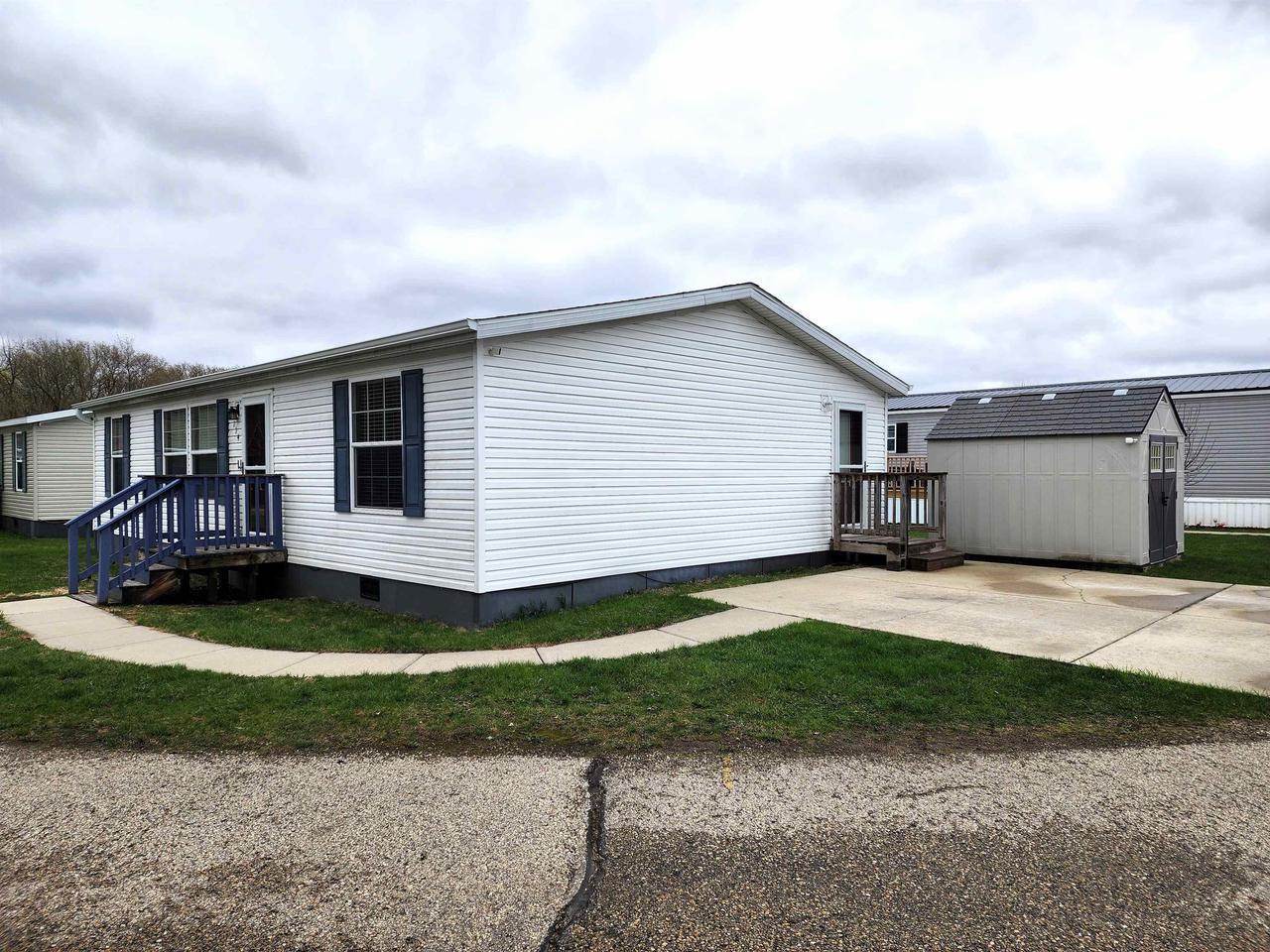 897 E Lake St #114, Lake Mills, WI 53551