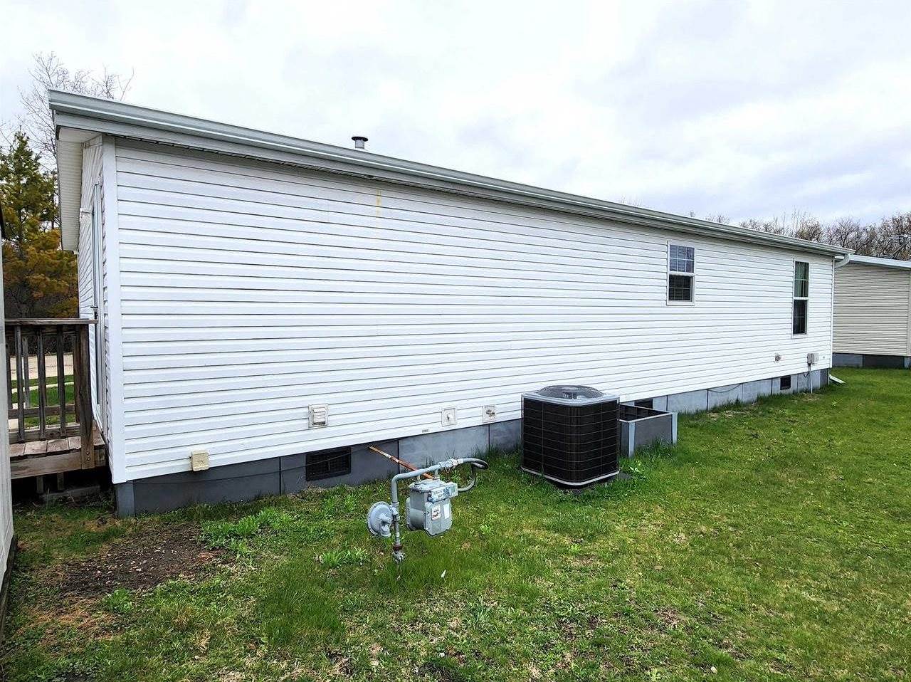 897 E Lake St #114, Lake Mills, WI 53551