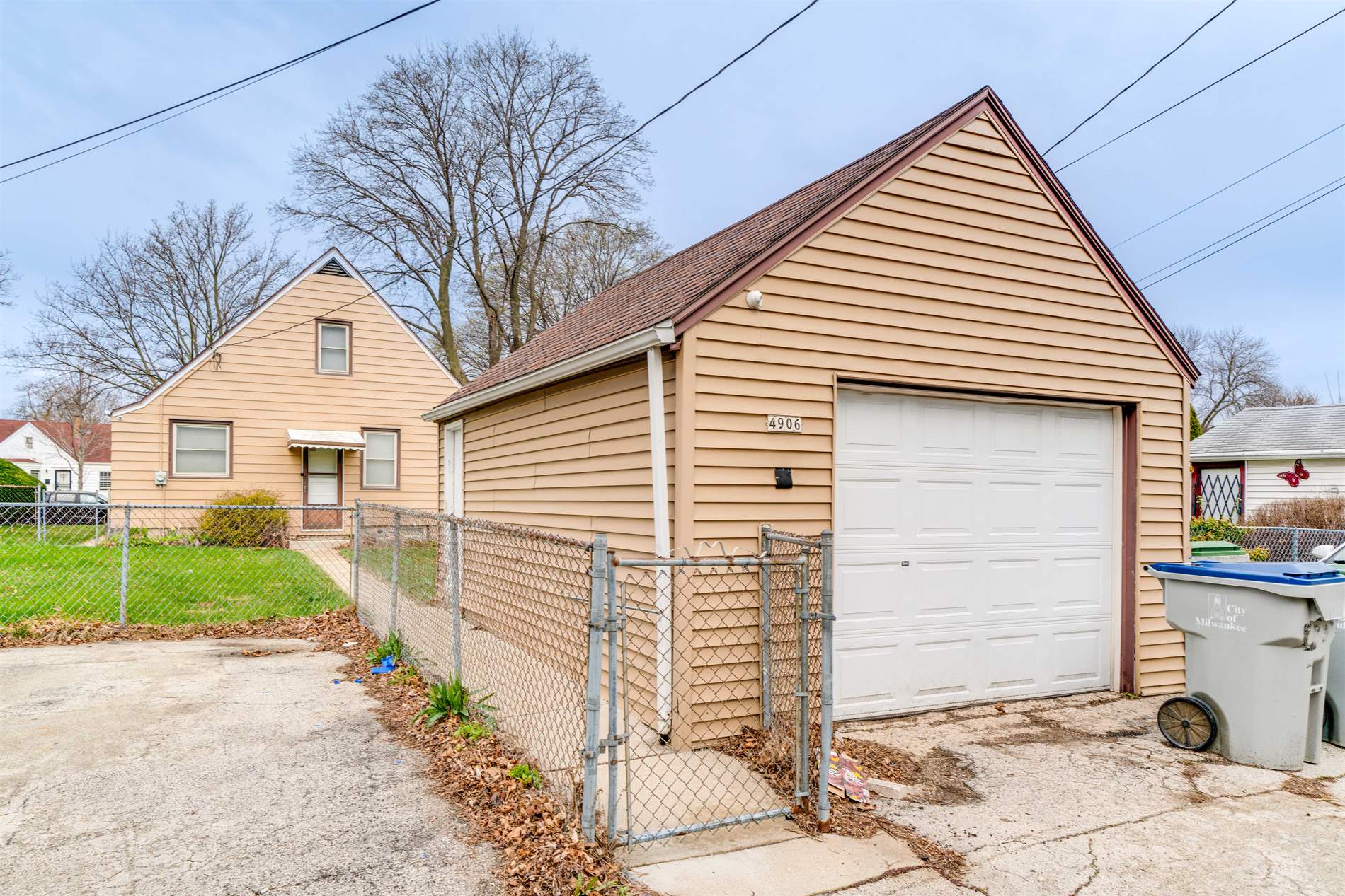 4906 N 24th Pl, Milwaukee, WI 53209