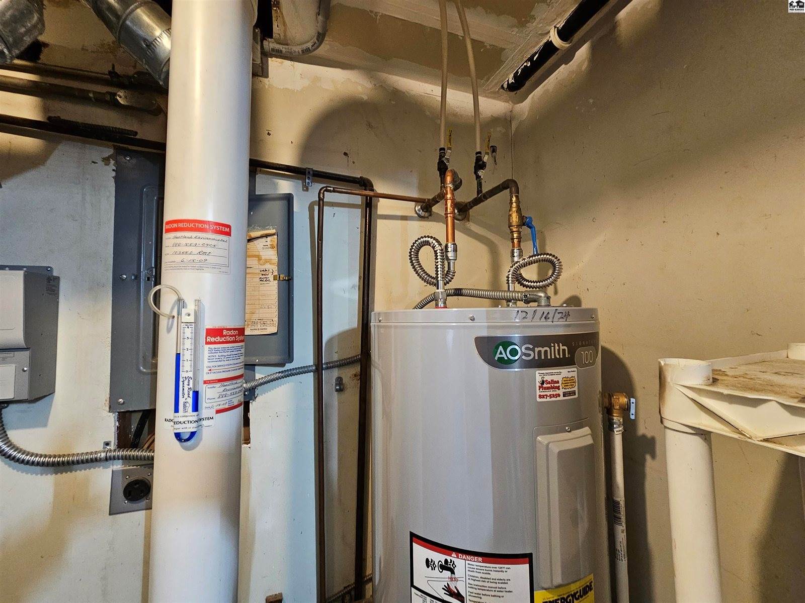 1926 Starlight Dr, Salina, KS 67401