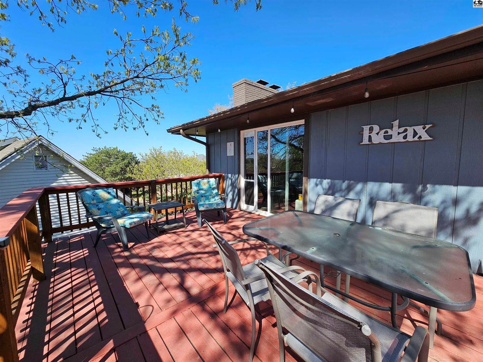 1926 Starlight Dr, Salina, KS 67401