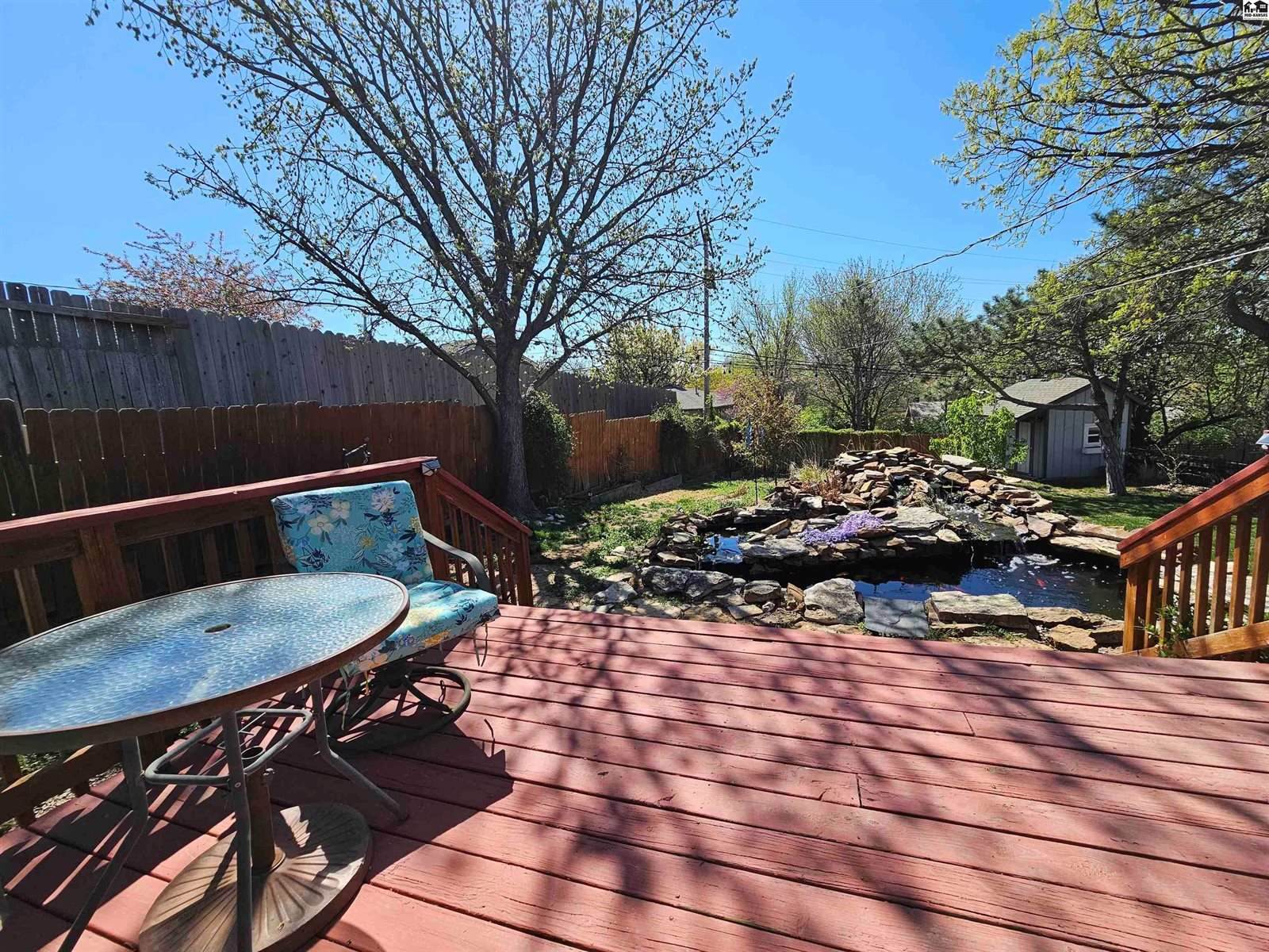 1926 Starlight Dr, Salina, KS 67401