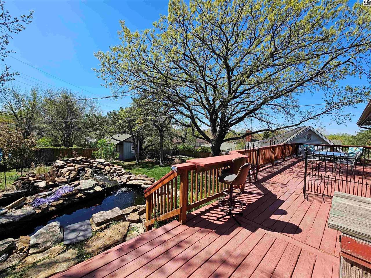 1926 Starlight Dr, Salina, KS 67401