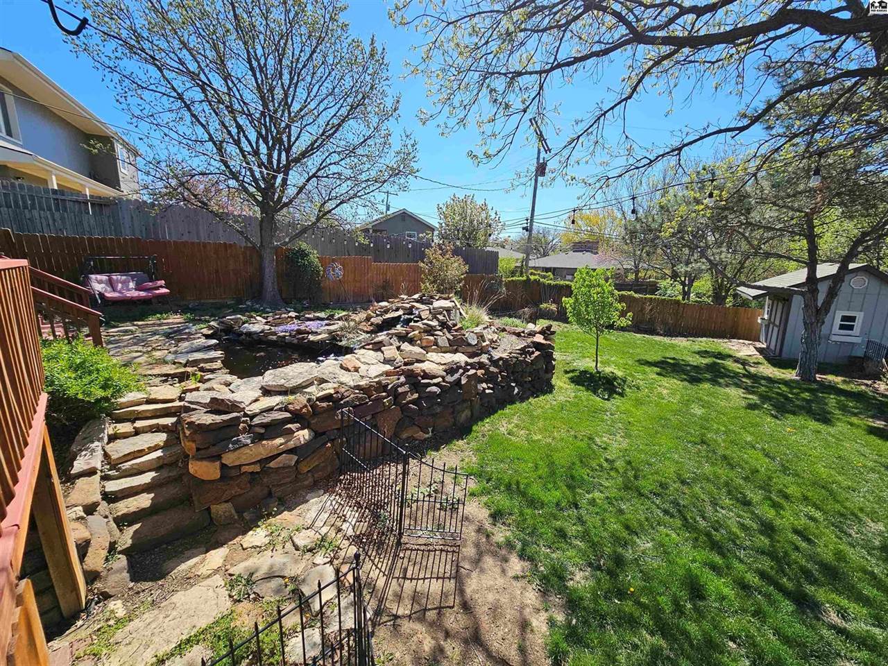 1926 Starlight Dr, Salina, KS 67401