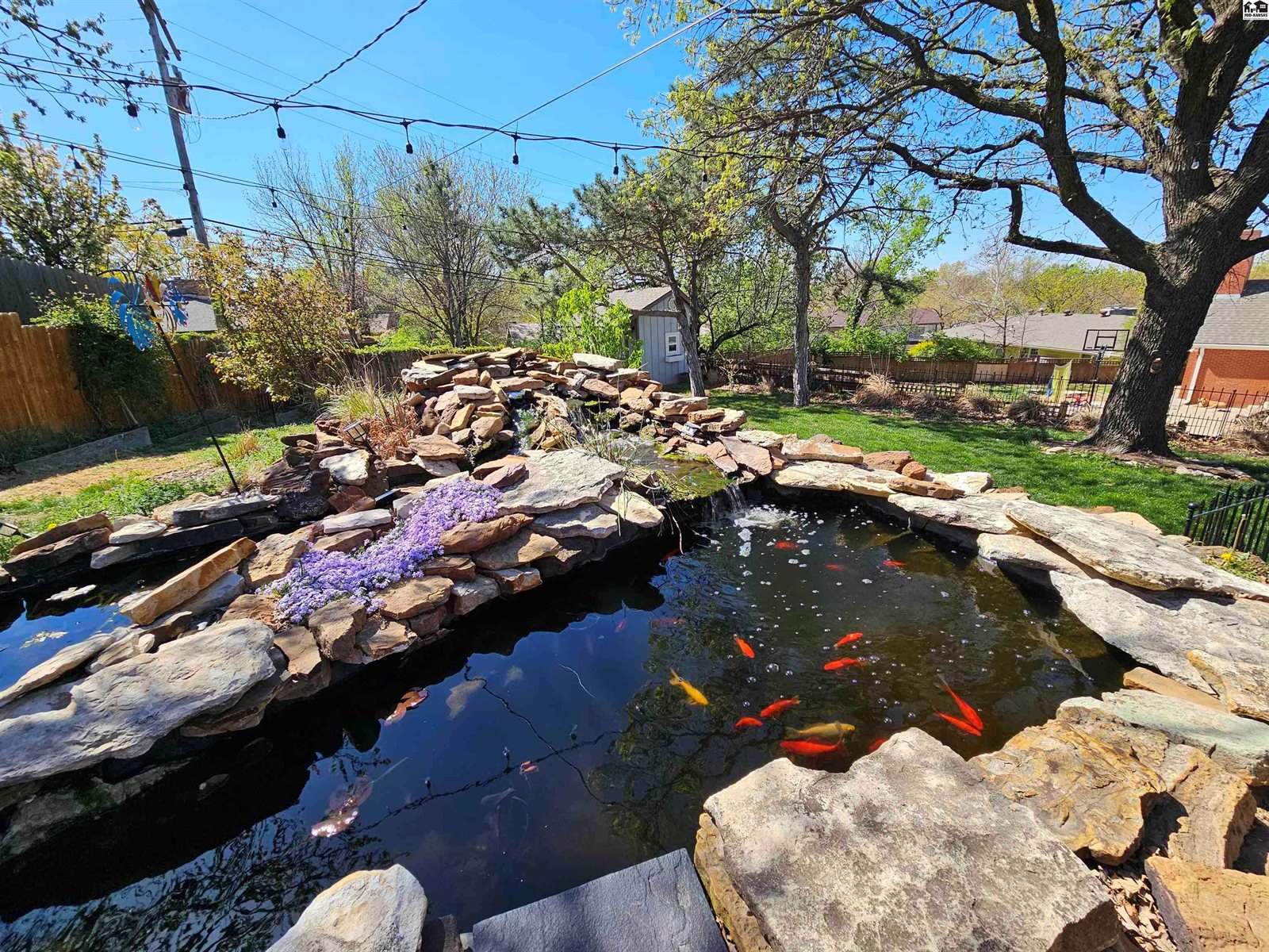 1926 Starlight Dr, Salina, KS 67401