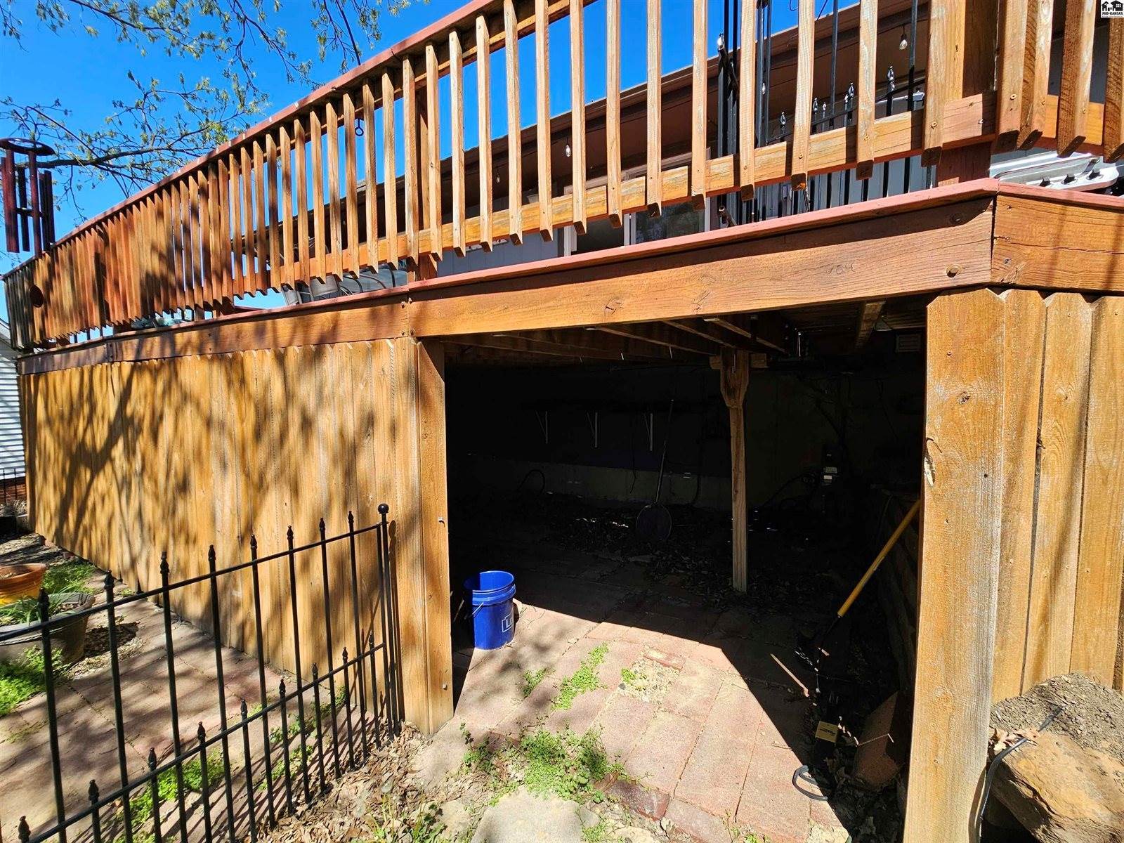 1926 Starlight Dr, Salina, KS 67401