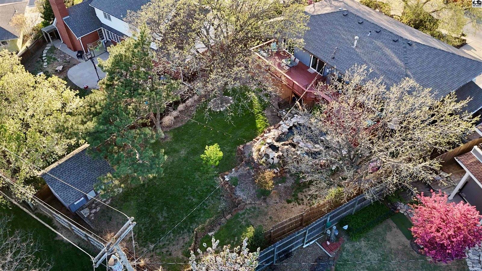 1926 Starlight Dr, Salina, KS 67401