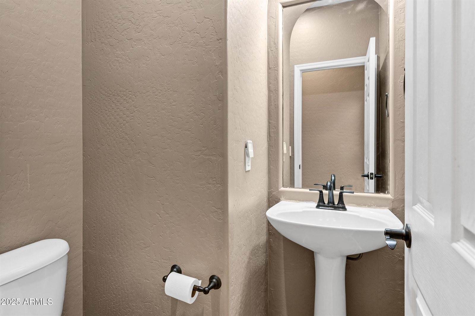 3033 West Redwood Lane, Phoenix, AZ 85045