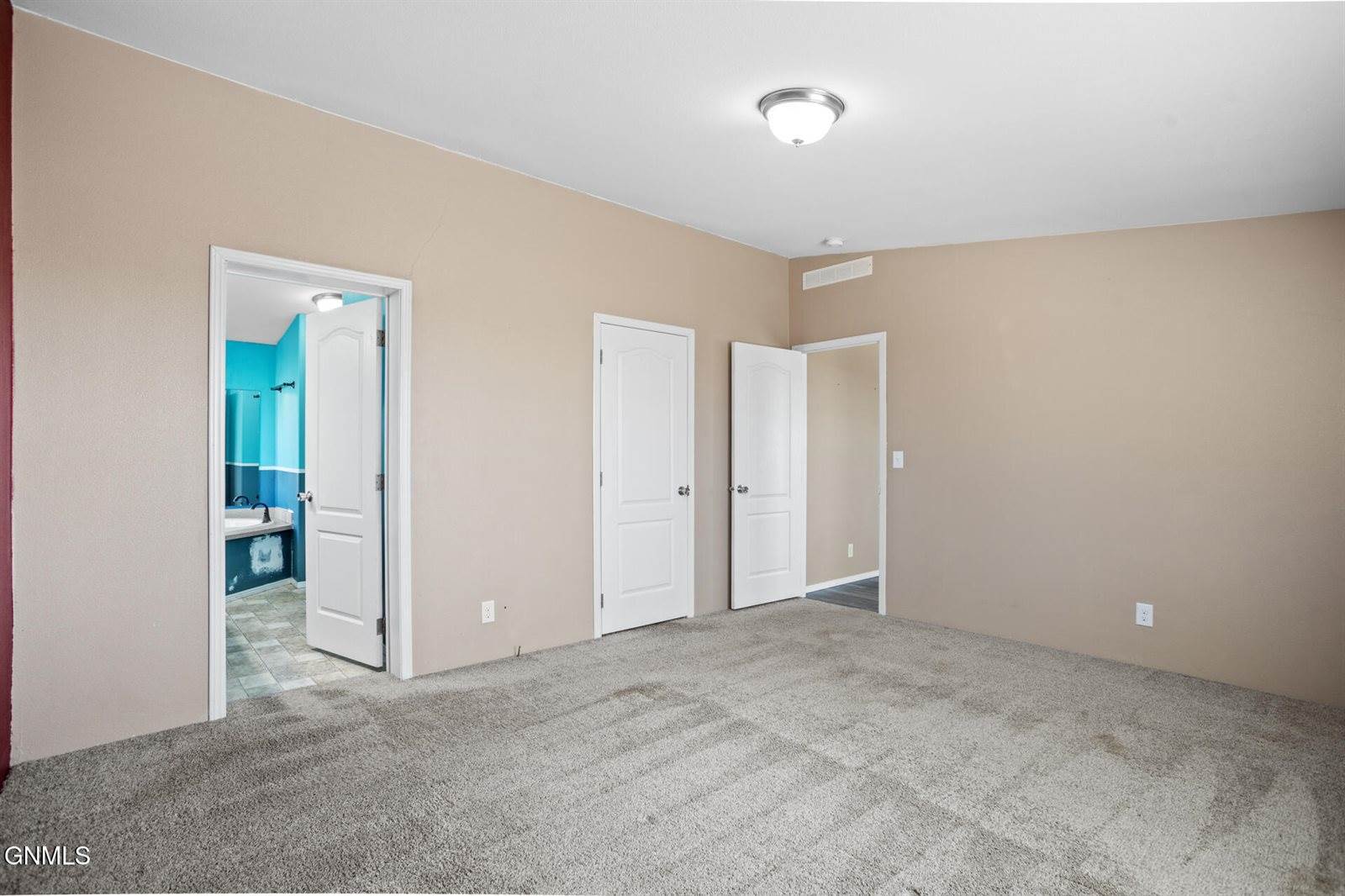 5611 Stoneview Avenue, Williston, ND 58801