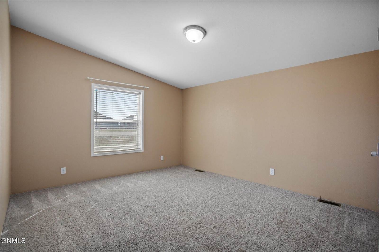 5611 Stoneview Avenue, Williston, ND 58801