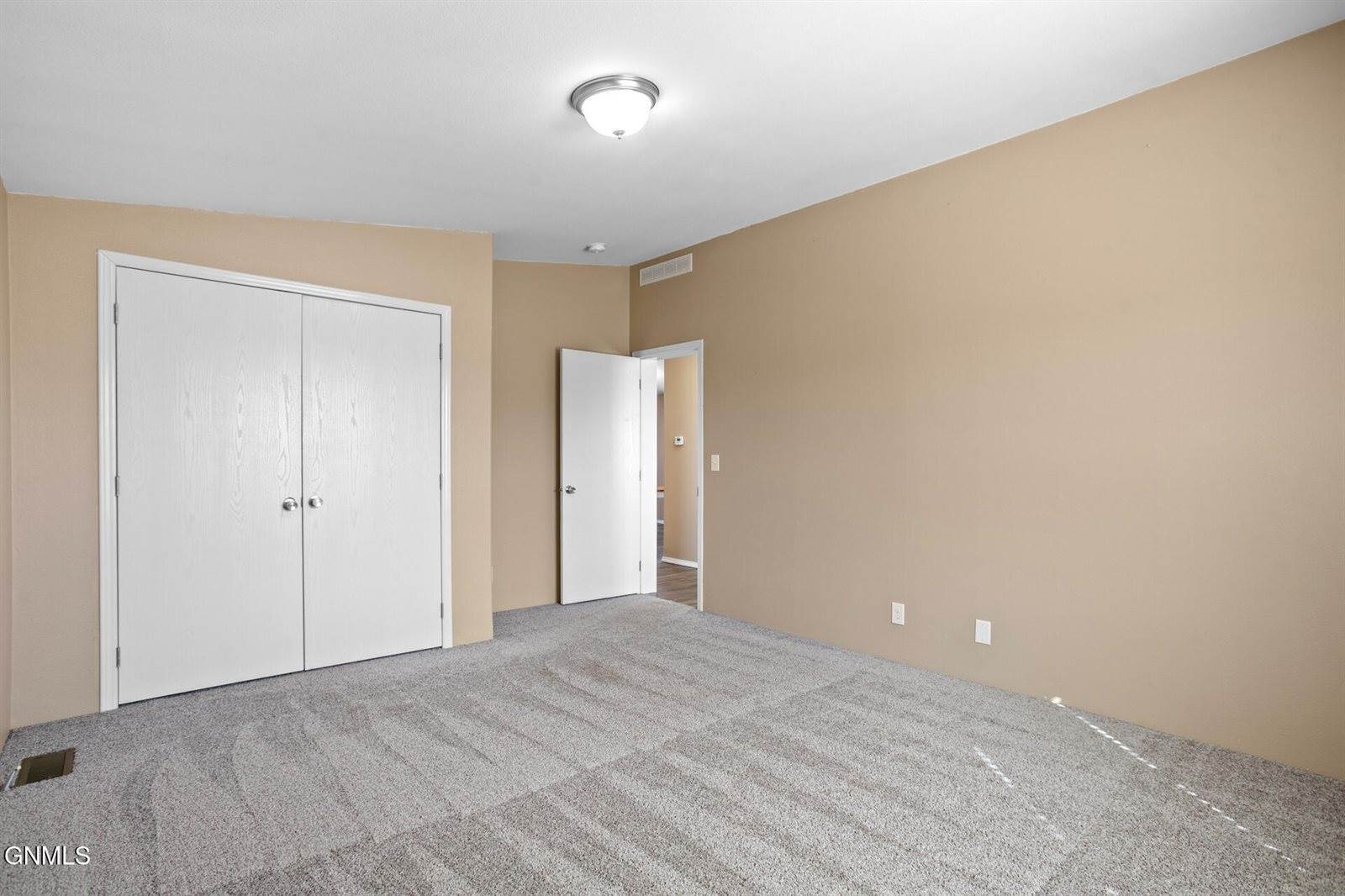 5611 Stoneview Avenue, Williston, ND 58801